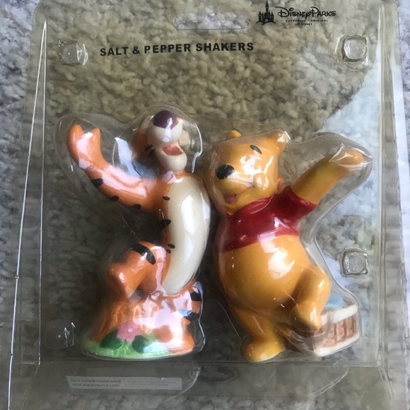 Brand New Rare Disney Best Friends Tigger and Pooh Salt Pepper Shakers - Picture 2 of 5
